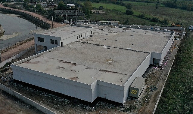 Büyükşehir Belediyesi’nin olası bir afette Marmara Bölgesine hizmet sunması için projelendirdiği Gıda Üretim Tesisinde çalışmalar devam ediyor