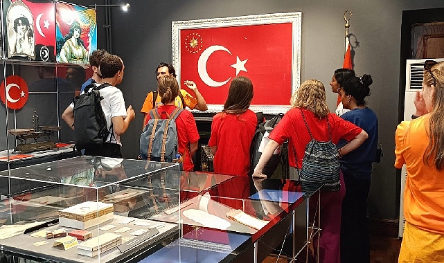 DEÜ Yabancı Uyruklu Öğrencilerine Türk Kültürünü Tanıtıyor