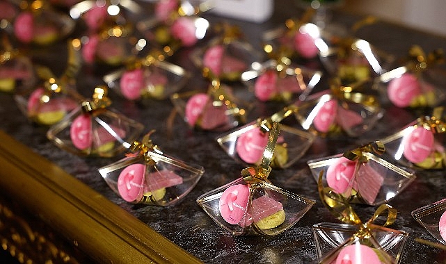 Meme kanseri farkındalığı ve erken tanının önemi için çırağan palace kempinski istanbul ile memeder 9 yıldır el ele