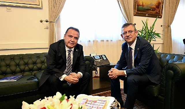 Başkan Böcek CHP Genel Başkanı Özgür Özel’i ziyaret etti