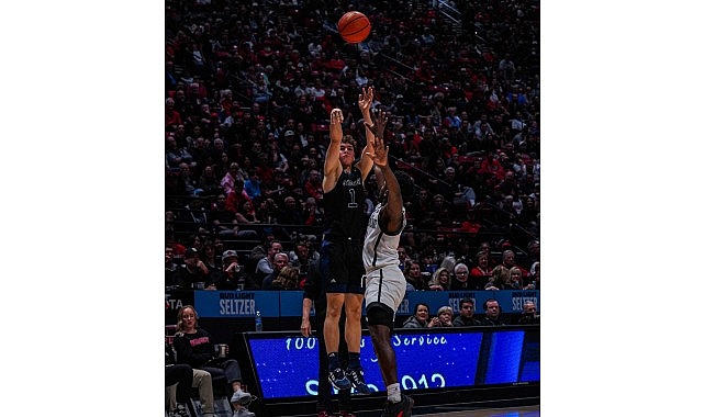 UC Irvine Takımının Oyuncusu Derin Saran, NCAA’de Yıldızlaşıyor!