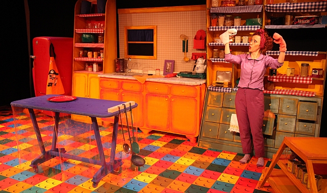 Şehir Tiyatroları bir gün Ayakkabımın teki oyunuyla Silivri’de