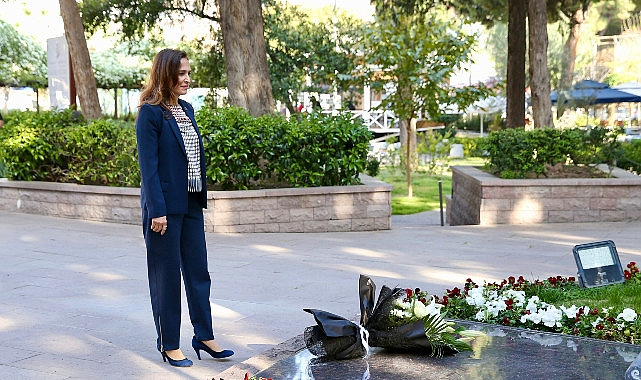 Başkan Ünsal’ın ilk ziyareti Zübeyde Hanım’a