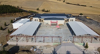 15 Yeni Esere Görkemli Açılış