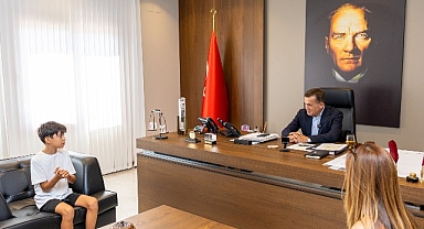 Başkan Abdullah Özyiğit, minik çevreci Aras Kayretli ile buluştu