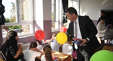 Başkan Erkan Aydın’dan öğrencilere ilk ders sürprizi