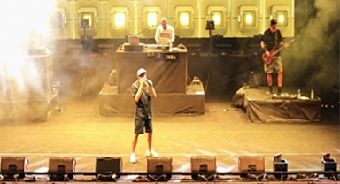 Ceza, İzmir’den barış mesajı verdi