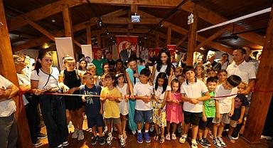 Efes Selçuk’un çocuklarından barış çizgileri