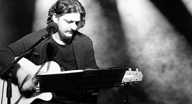 Emre Çakmakoğlu’ndan yeni tekli: Tam da Yeri