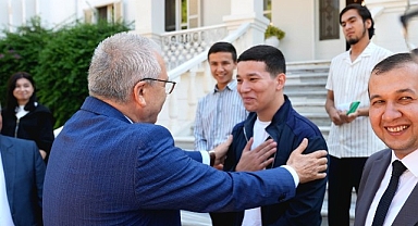 Çift Diploma Programı ile EÜ’ye gelen Özbek öğrenciler Rektör Prof. Dr. Budak’ı ziyaret etti