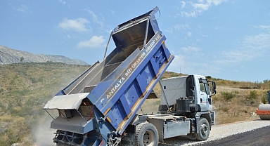 Manavgat’ta grup yolları asfaltlanıyor