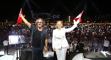 Meydanda ‘Zafer’ coşkusu