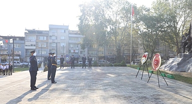 İnegöl’de Zafer Bayramı Coşkusu Resmi Törenlerle Başladı