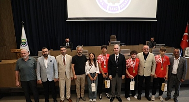 İnegöl’ün Başarılı Gençleri Mecliste Onure Edildi