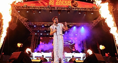 Sefo, Aliağa’da Zafer coşkusunu zirveye taşıdı