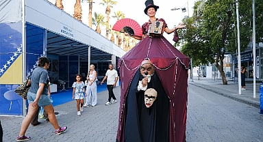 İzmir Enternasyonal Fuarı’nda uluslararası sokak gösterileri büyük ilgi görüyor