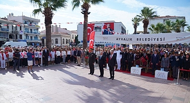 Ayvalık’ın düşman işgalinden kurtuluşunun 103. yılı, Cumhuriyet Meydanı’nda düzenlenen etkinliklerle coşkuyla kutlandı.