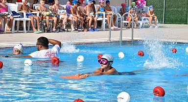 Çiğli Belediyesi’nden yüzme şenliği ve madalya töreni