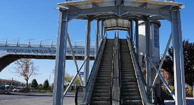 Konya Büyükşehir, Üniversite Öğrencilerinin Yoğun Kullandığı Yaya Üst Geçidine Yürüyen Merdiven Kazandırdı