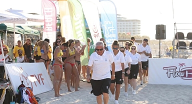 Uluslararası plaj voleybolunun kalbi Çeşme’de attı