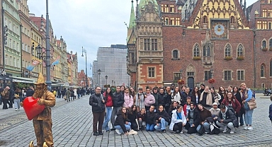 Nilüferli kız çocukları Polonya’da farklı kültürlerle buluştu