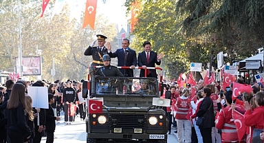 Kadıköy’de Cumhuriyet Yürüyüşü Öncesi Renkli Görüntüler