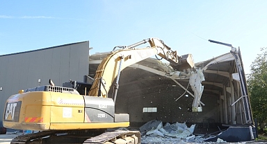 Nilüfer’de imara aykırı iki yapı yıkıldı