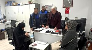 Kartepe Zabıtası’ndan Yürek Isıtan Davranış